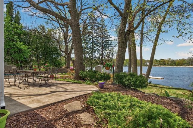 799 Heinel Drive, Roseville, MN 55113