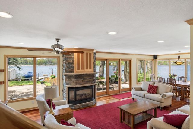799 Heinel Drive, Roseville, MN 55113