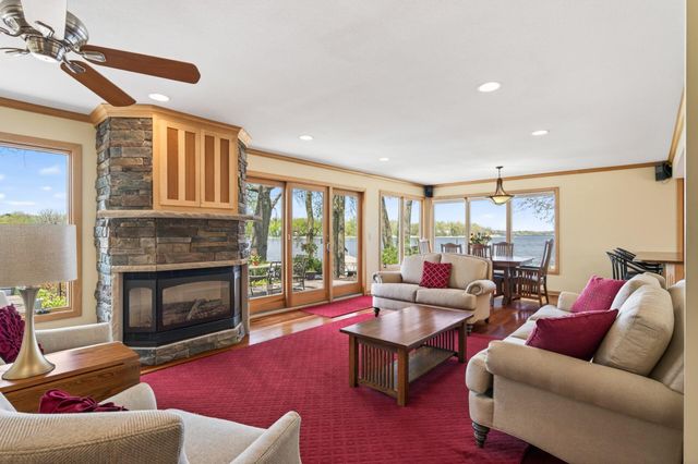 799 Heinel Drive, Roseville, MN 55113