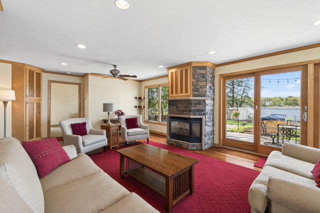 799 Heinel Drive, Roseville, MN 55113