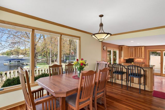 799 Heinel Drive, Roseville, MN 55113