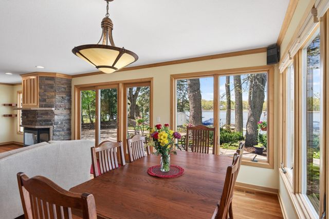 799 Heinel Drive, Roseville, MN 55113