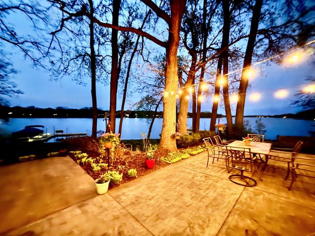 799 Heinel Drive, Roseville, MN 55113