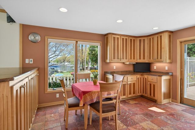 799 Heinel Drive, Roseville, MN 55113
