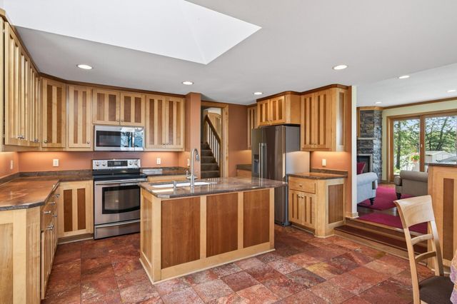 799 Heinel Drive, Roseville, MN 55113