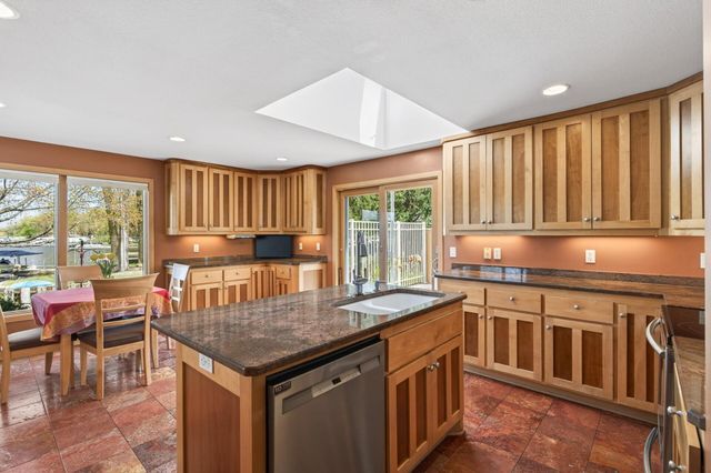 799 Heinel Drive, Roseville, MN 55113