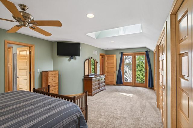 799 Heinel Drive, Roseville, MN 55113