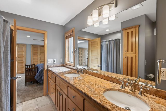 799 Heinel Drive, Roseville, MN 55113