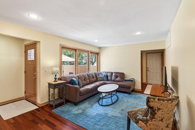 799 Heinel Drive, Roseville, MN 55113