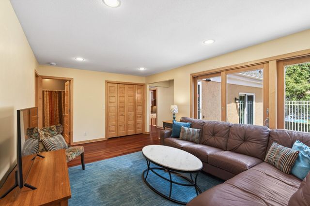 799 Heinel Drive, Roseville, MN 55113