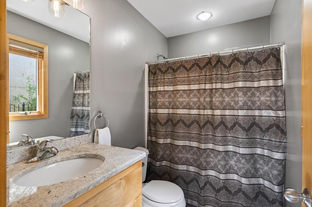 799 Heinel Drive, Roseville, MN 55113