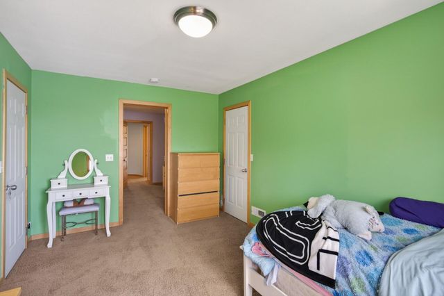 799 Heinel Drive, Roseville, MN 55113