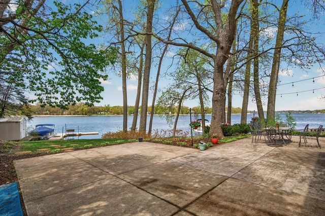 799 Heinel Drive, Roseville, MN 55113