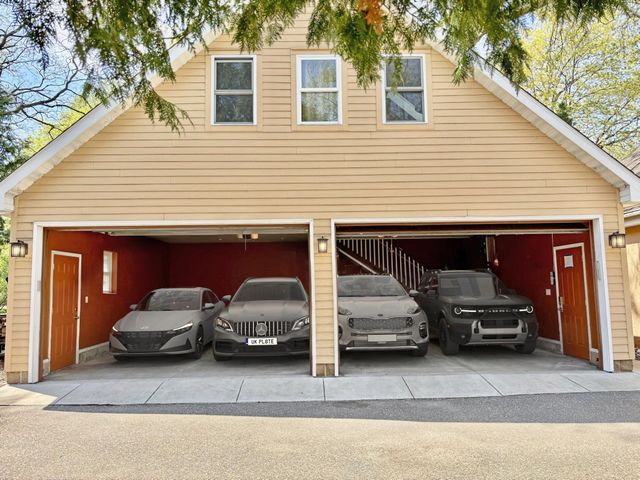 799 Heinel Drive, Roseville, MN 55113