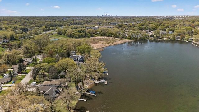 799 Heinel Drive, Roseville, MN 55113