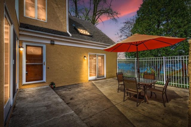 799 Heinel Drive, Roseville, MN 55113