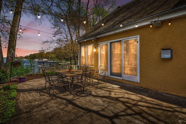 799 Heinel Drive, Roseville, MN 55113