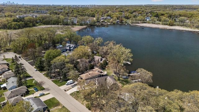 799 Heinel Drive, Roseville, MN 55113