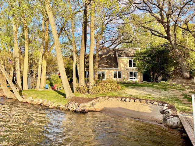 799 Heinel Drive, Roseville, MN 55113