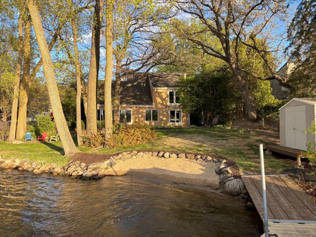 799 Heinel Drive, Roseville, MN 55113