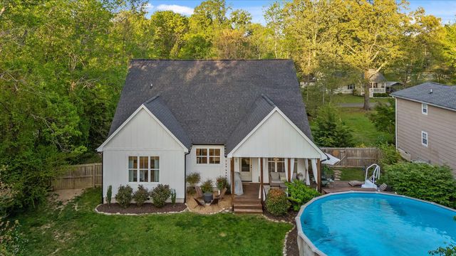 2007 Walnut Street, Signal Mountain, TN 37377