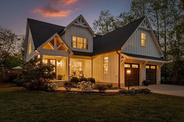 2007 Walnut Street, Signal Mountain, TN 37377