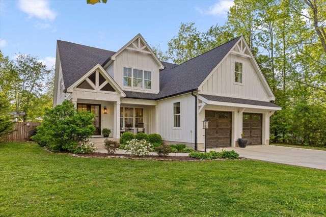 2007 Walnut Street, Signal Mountain, TN 37377