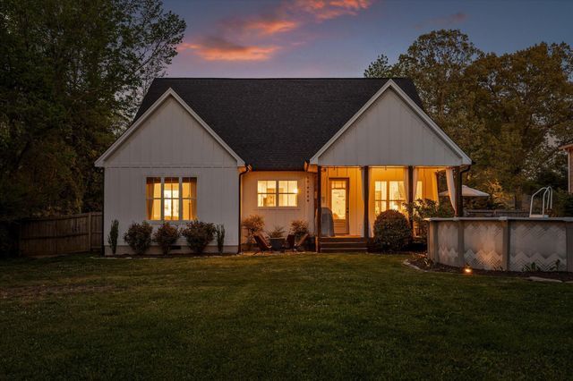 2007 Walnut Street, Signal Mountain, TN 37377