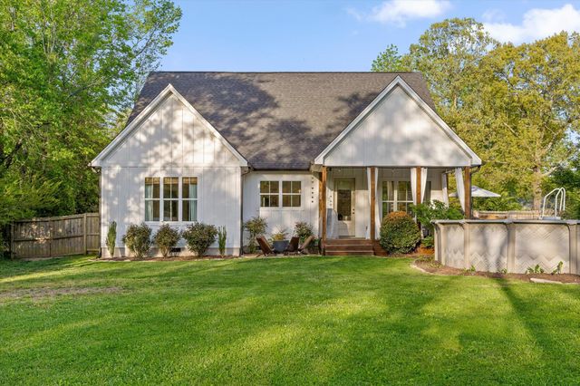 2007 Walnut Street, Signal Mountain, TN 37377