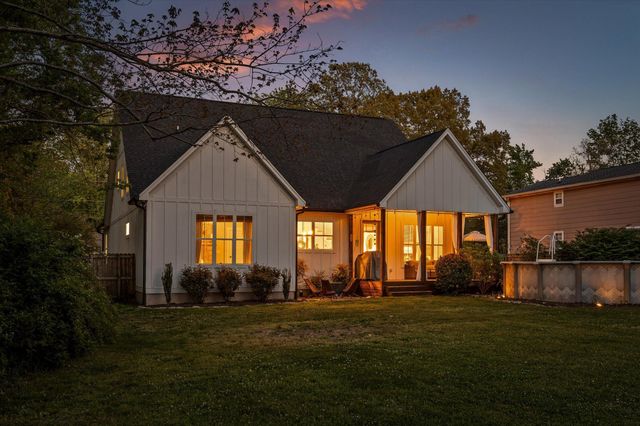 2007 Walnut Street, Signal Mountain, TN 37377