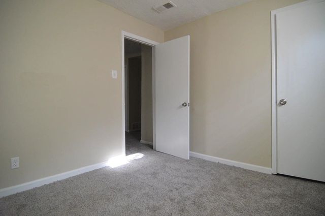 432 W PEEBLES RD, Memphis, TN 38109