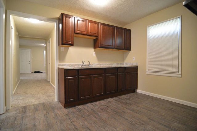 432 W PEEBLES RD, Memphis, TN 38109