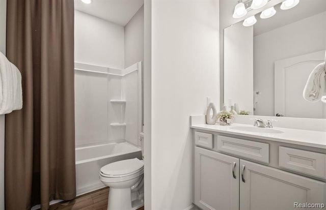 20633 West Kilburn Drive, Macomb, MI 48044