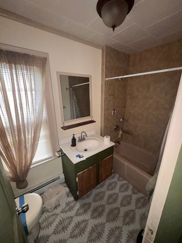 16 Water St, Southbridge, MA 01550