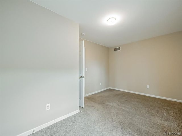 3079 Grove Street, Keego Harbor, MI 48320