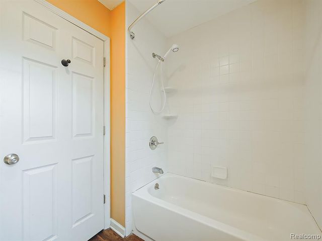 3079 Grove Street, Keego Harbor, MI 48320