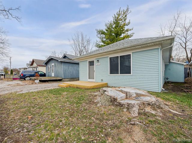 3079 Grove Street, Keego Harbor, MI 48320