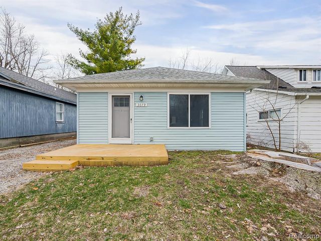 3079 Grove Street, Keego Harbor, MI 48320