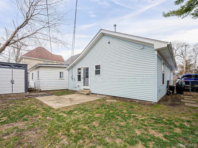 3079 Grove Street, Keego Harbor, MI 48320