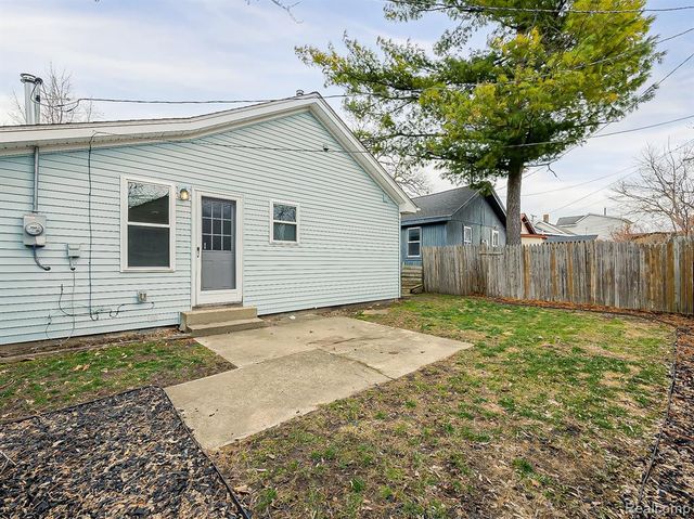 3079 Grove Street, Keego Harbor, MI 48320