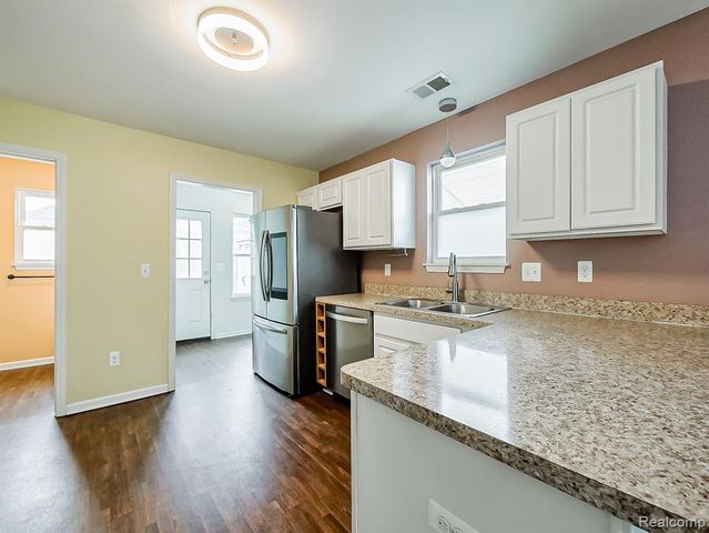 3079 Grove Street, Keego Harbor, MI 48320