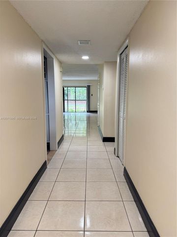 215 Lakeview Drive 105, Weston, FL 33326
