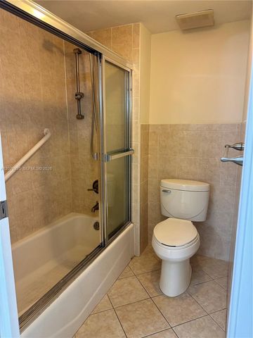 215 Lakeview Drive 105, Weston, FL 33326