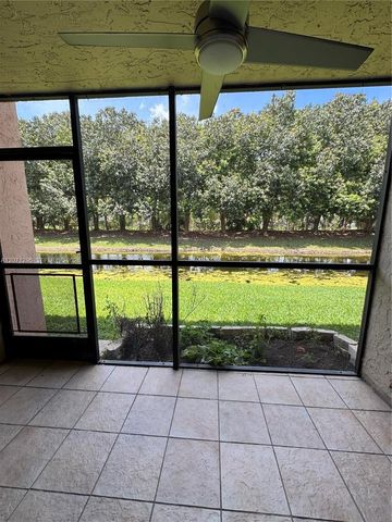 215 Lakeview Drive 105, Weston, FL 33326