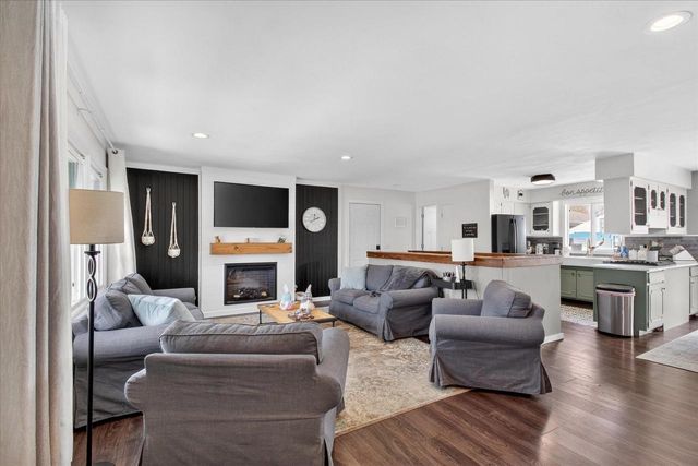 208 N Willard Avenue, Janesville, WI 53548