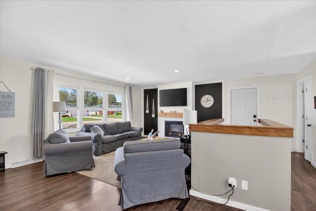 208 N Willard Avenue, Janesville, WI 53548