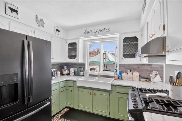 208 N Willard Avenue, Janesville, WI 53548