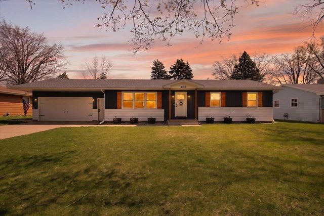 208 N Willard Avenue, Janesville, WI 53548
