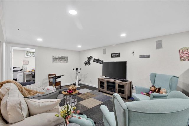 208 N Willard Avenue, Janesville, WI 53548