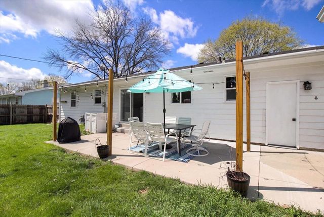 208 N Willard Avenue, Janesville, WI 53548